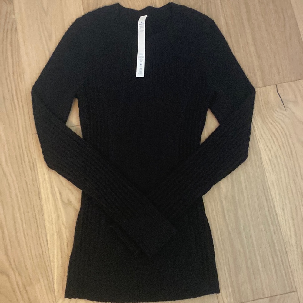 Lululemon 100% wool size 4 sweater .